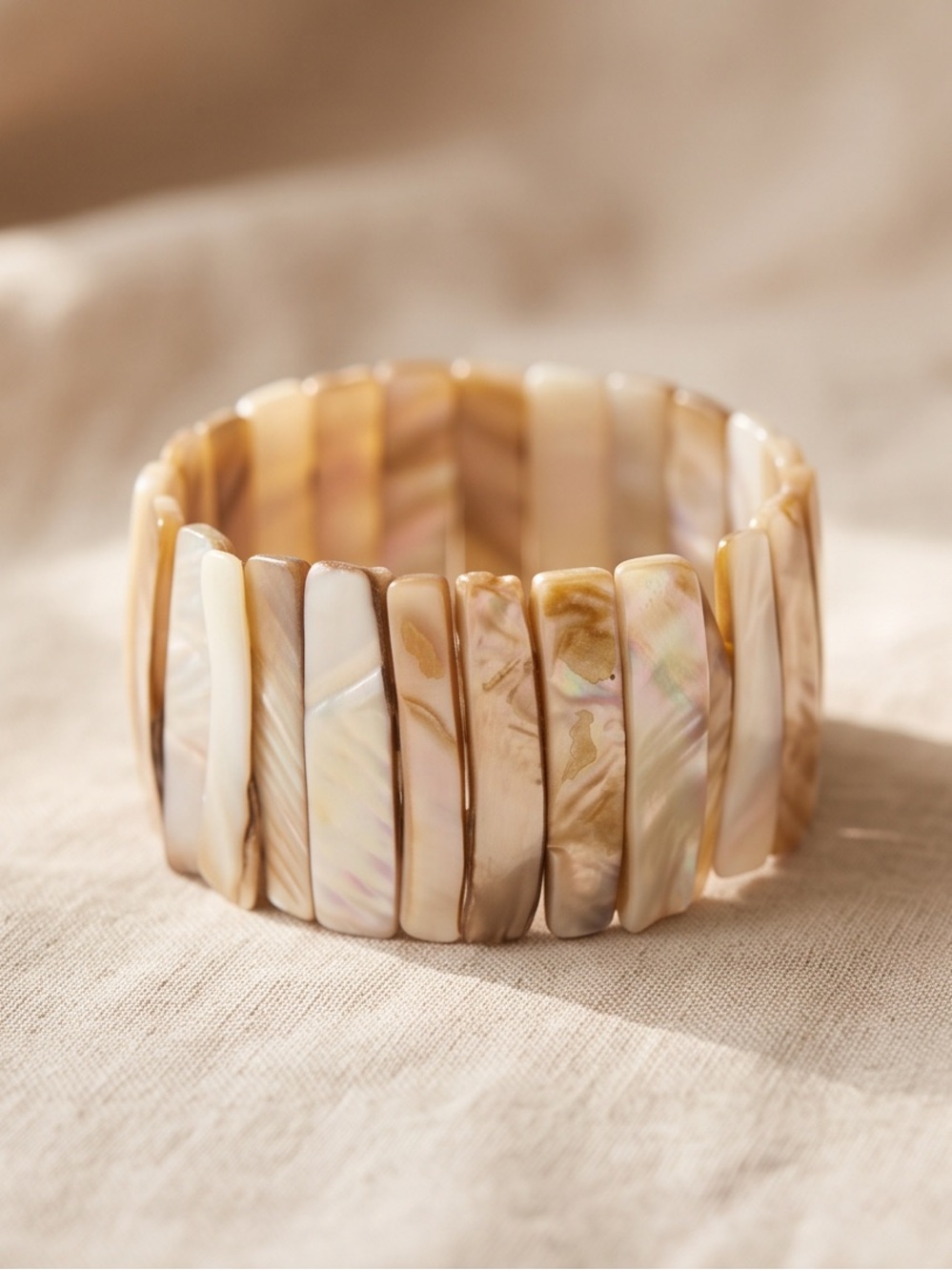Vintage Ladies Mother of Pearl Stretch Bracelet